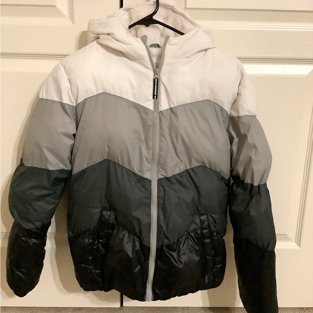 Cat & Jack Chevron Colorblock Hooded Puffer Jacket in White, Gray, Black